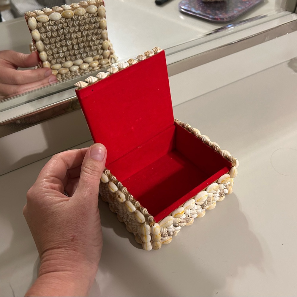Two Shell Trinket Boxes - Picture 3 of 11